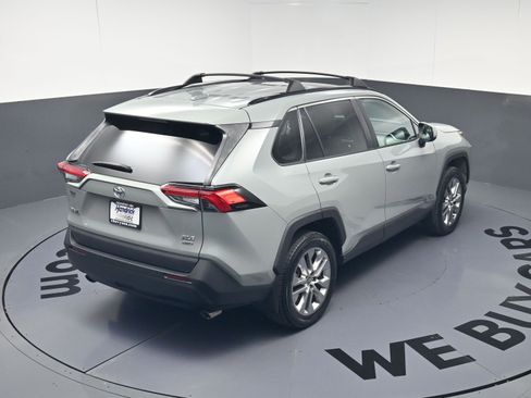 Used 2021 Toyota RAV4 XLE Premium image 34
