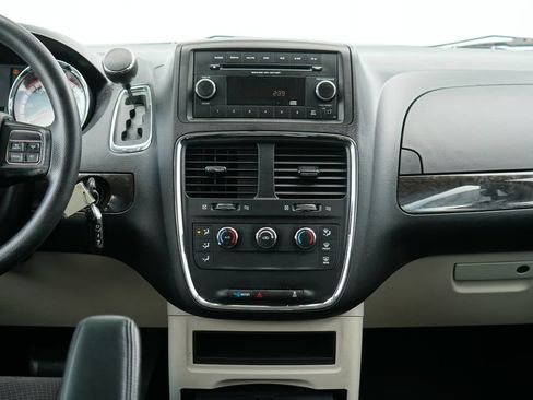 Used 2014 Dodge Grand Caravan American Value Package FWD image 20