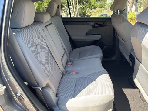 Used 2021 Toyota Highlander LE image 47