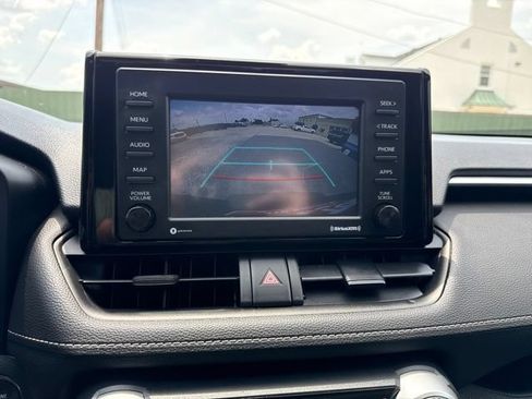 Used 2021 Toyota RAV4 XLE w/ Convenience Package FWD image 10