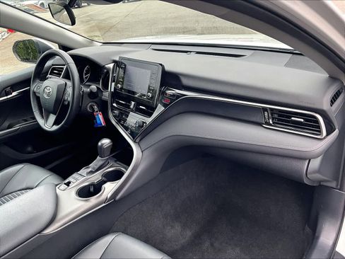 Used 2022 Toyota Camry SE w/ Carpet Mat Package (TMS) image 14