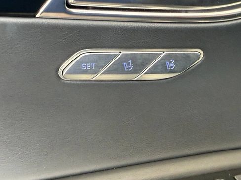 Used 2025 Genesis GV80 2.5T Standard AWD/4WD image 41