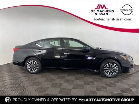 Used 2025 Nissan Altima 2.5 SV image 5