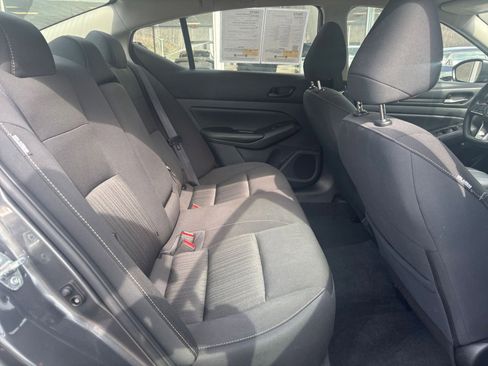 Used 2025 Nissan Altima 2.5 SV FWD image 38