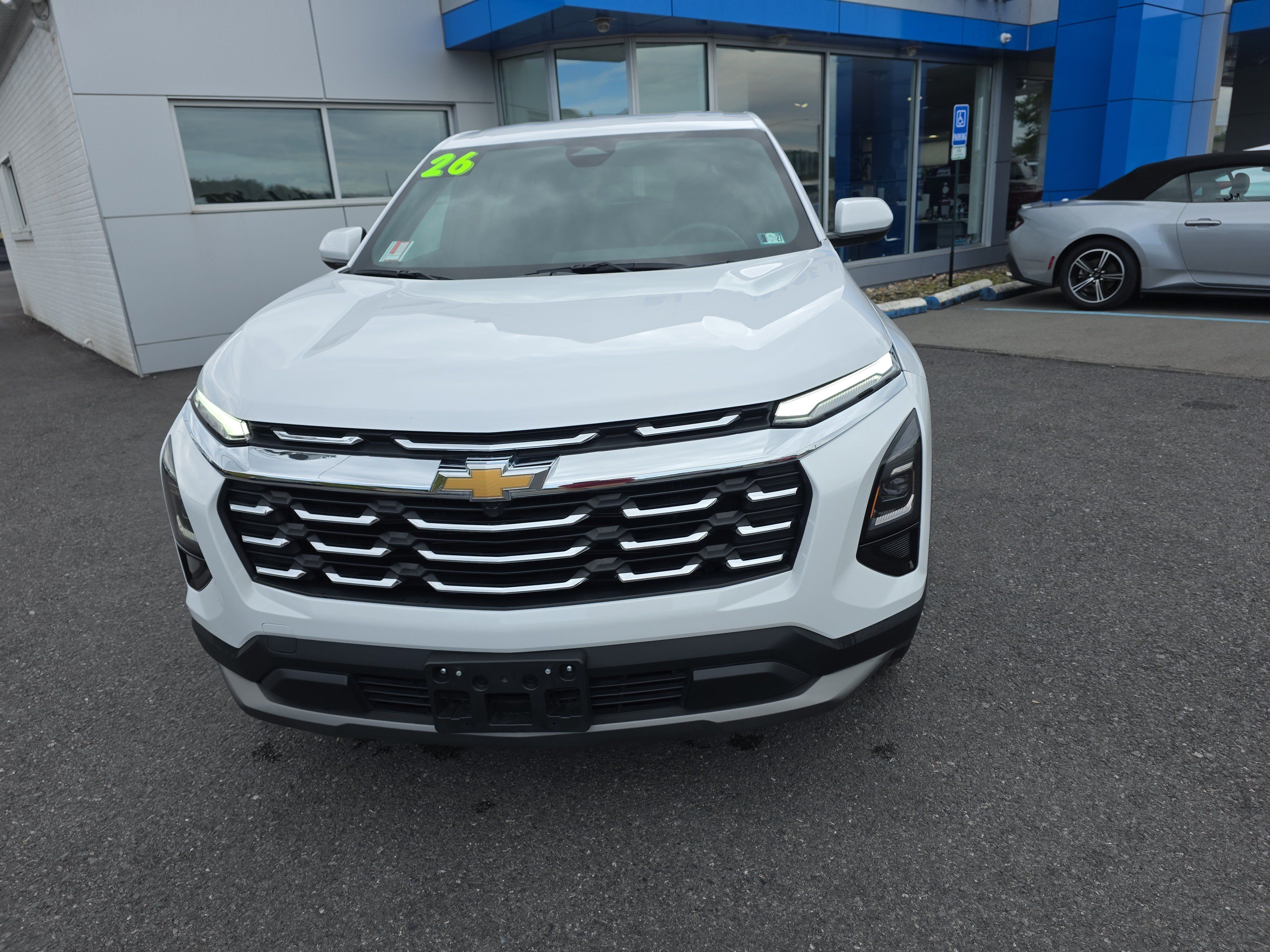 Used 2026 Chevrolet Equinox LT AWD/4WD image 8