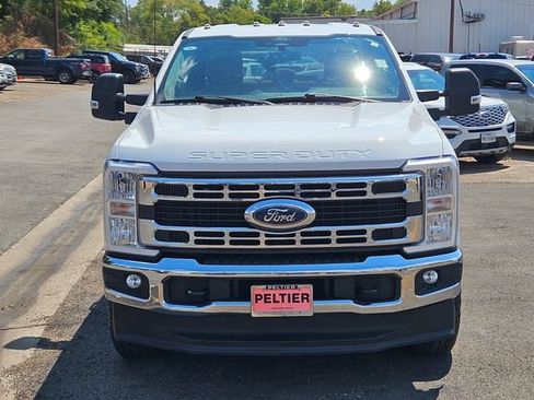 Used 2024 Ford F250 XLT w/ FX4 Off-Road Package AWD/4WD image 3
