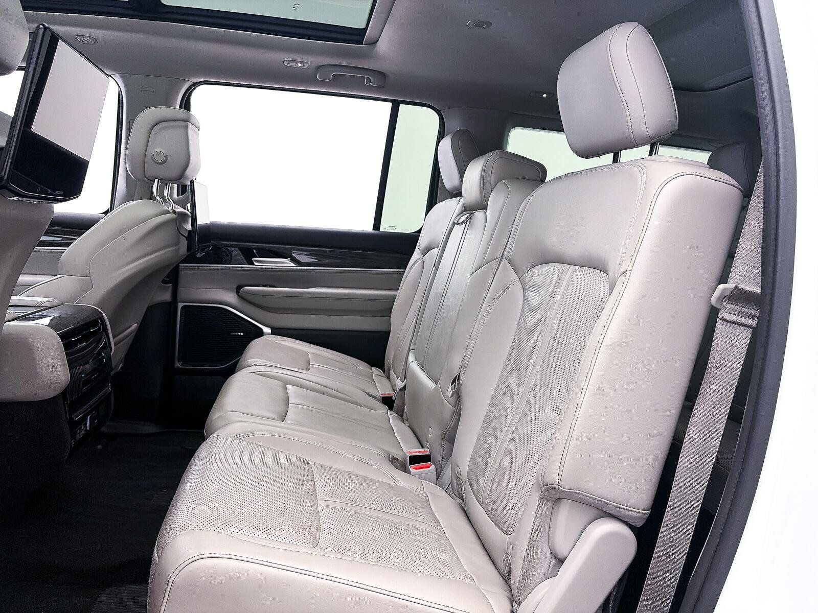 Used 2022 Jeep Wagoneer Series II w/ Premium Group I RWD image 40