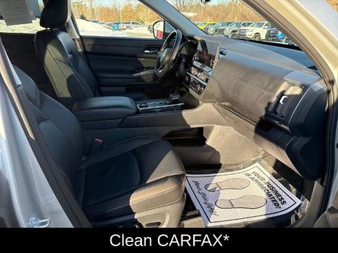 Certified 2025 Nissan Pathfinder SL image 13