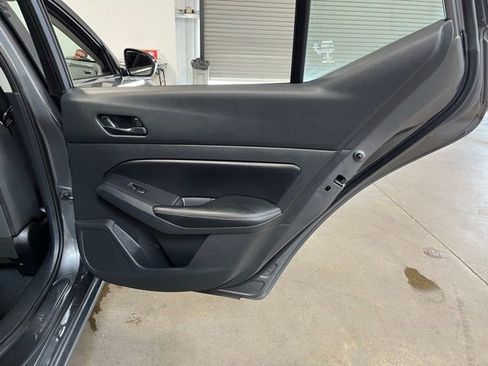 Used 2024 Nissan Altima 2.5 SV FWD image 15