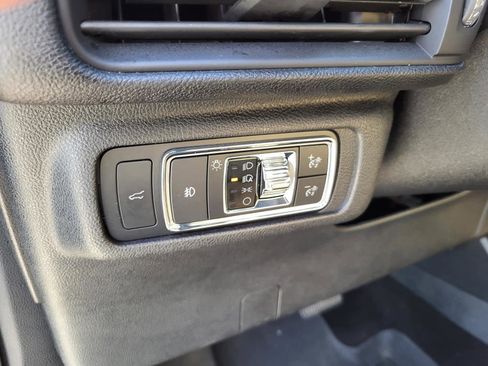 Used 2020 Lincoln Corsair Reserve w/ Rear Removable Package Tray image 17