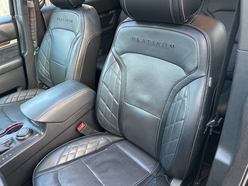 Used 2017 Ford Explorer Platinum image 13