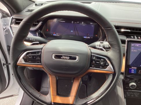 Used 2025 Jeep Grand Cherokee L Summit AWD/4WD image 20
