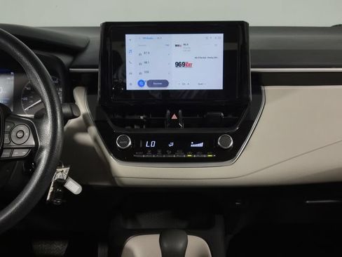 Used 2025 Toyota Corolla LE FWD image 18