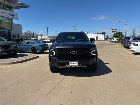Used 2023 Chevrolet Tahoe Z71 w/ Luxury Package AWD/4WD image 2