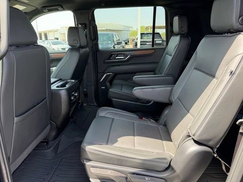Used 2025 GMC Yukon XL Denali AWD/4WD image 10