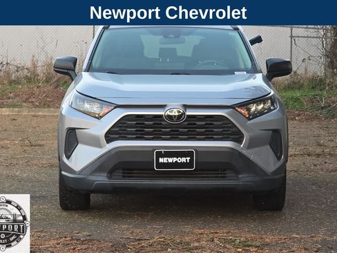 Used 2020 Toyota RAV4 LE image 10