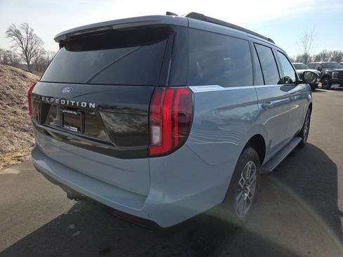Certified 2025 Ford Expedition Active image 8