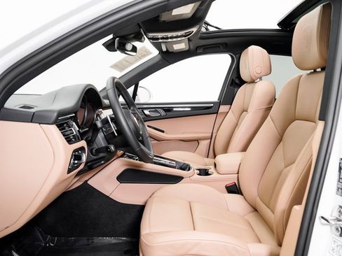 Used 2025 Porsche Macan image 6