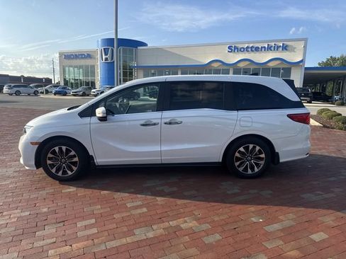 Certified 2024 Honda Odyssey EX-L image 3