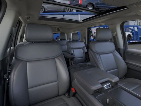 New 2025 Ford Expedition Active image 10