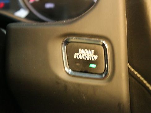 Used 2023 GMC Acadia SLE image 28