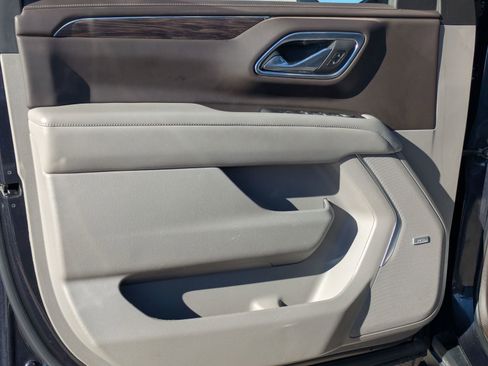 Used 2023 Chevrolet Suburban LT image 11