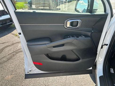 New 2025 Kia Sorento LX image 17