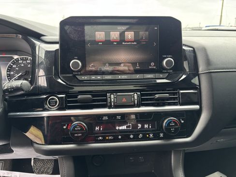 Used 2022 Nissan Pathfinder SV w/ SV Premium Package image 13