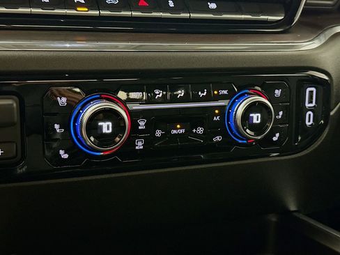 Used 2025 GMC Sierra 2500 SLT w/ SLT Premium Package image 17