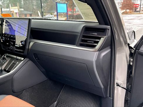 Used 2025 Lexus GX 550 w/ Accessory Package (2T) image 19