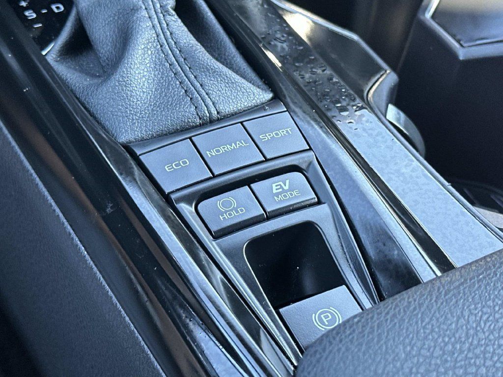 Used 2025 Toyota Camry SE FWD image 38