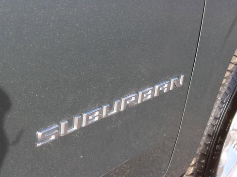 Used 2023 Chevrolet Suburban Premier image 13