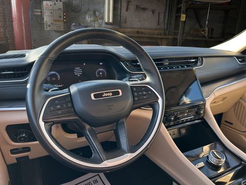 Used 2021 Jeep Grand Cherokee L Limited image 21