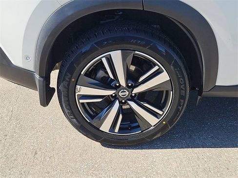 Used 2021 Nissan Rogue Platinum image 5