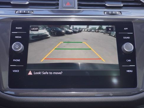 Used 2022 Volkswagen Tiguan SE FWD image 17