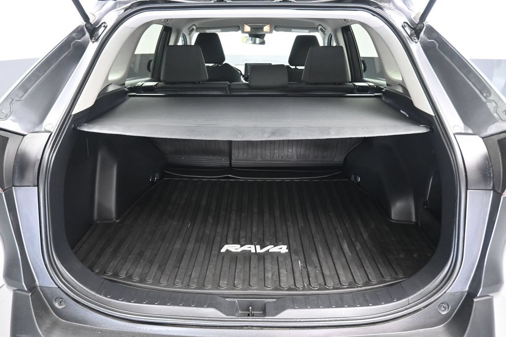 Used 2021 Toyota RAV4 LE FWD image 41