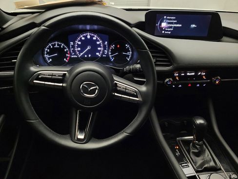 Used 2020 MAZDA MAZDA3 Hatchback w/ Preferred Package FWD image 22