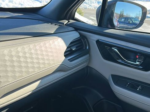 Certified 2025 Subaru Forester Limited image 17