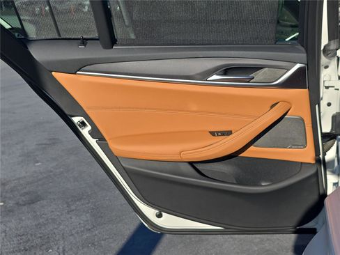 Used 2023 BMW 530i w/ Executive Package image 10