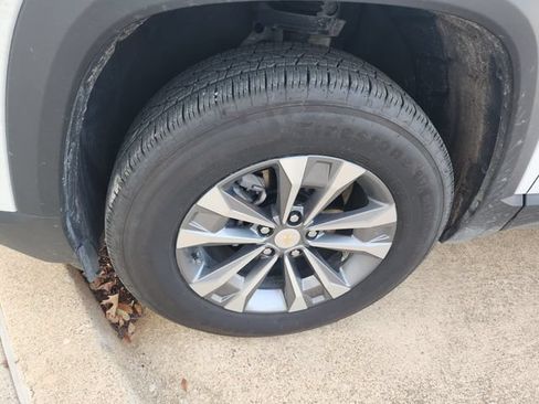 Used 2026 Chevrolet Equinox LT FWD image 9