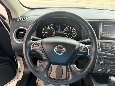 Used 2019 Nissan Pathfinder SL AWD/4WD image 24