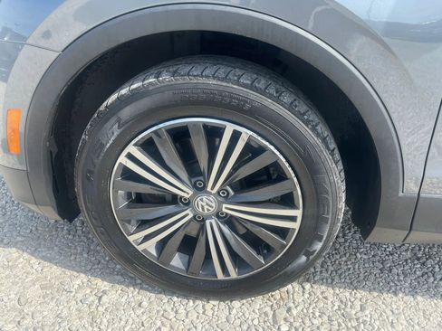 Used 2018 Volkswagen Tiguan SEL FWD image 15