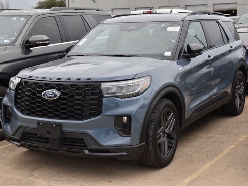 Certified 2025 Ford Explorer ST-Line w/ Premium Package image 2