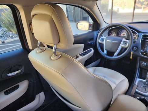 Used 2011 Chrysler 200 Limited image 13
