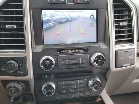 Used 2018 Ford F150 Lariat w/ Equipment Group 502A Luxury AWD/4WD image 18