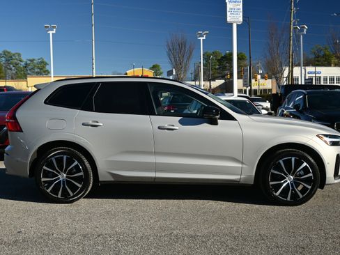 Used 2025 Volvo XC60 B5 Plus image 17