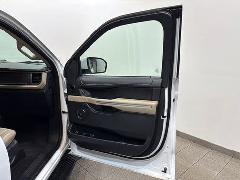 Used 2024 Ford Expedition Max Limited image 8