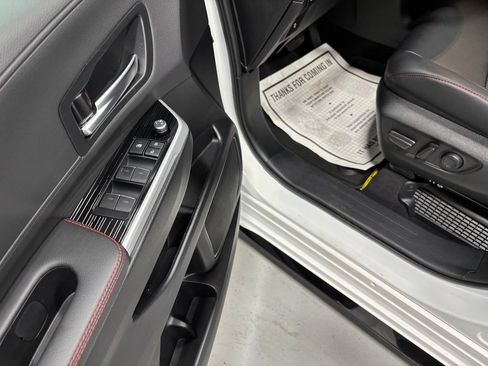 Used 2025 Toyota Sienna XSE FWD image 9