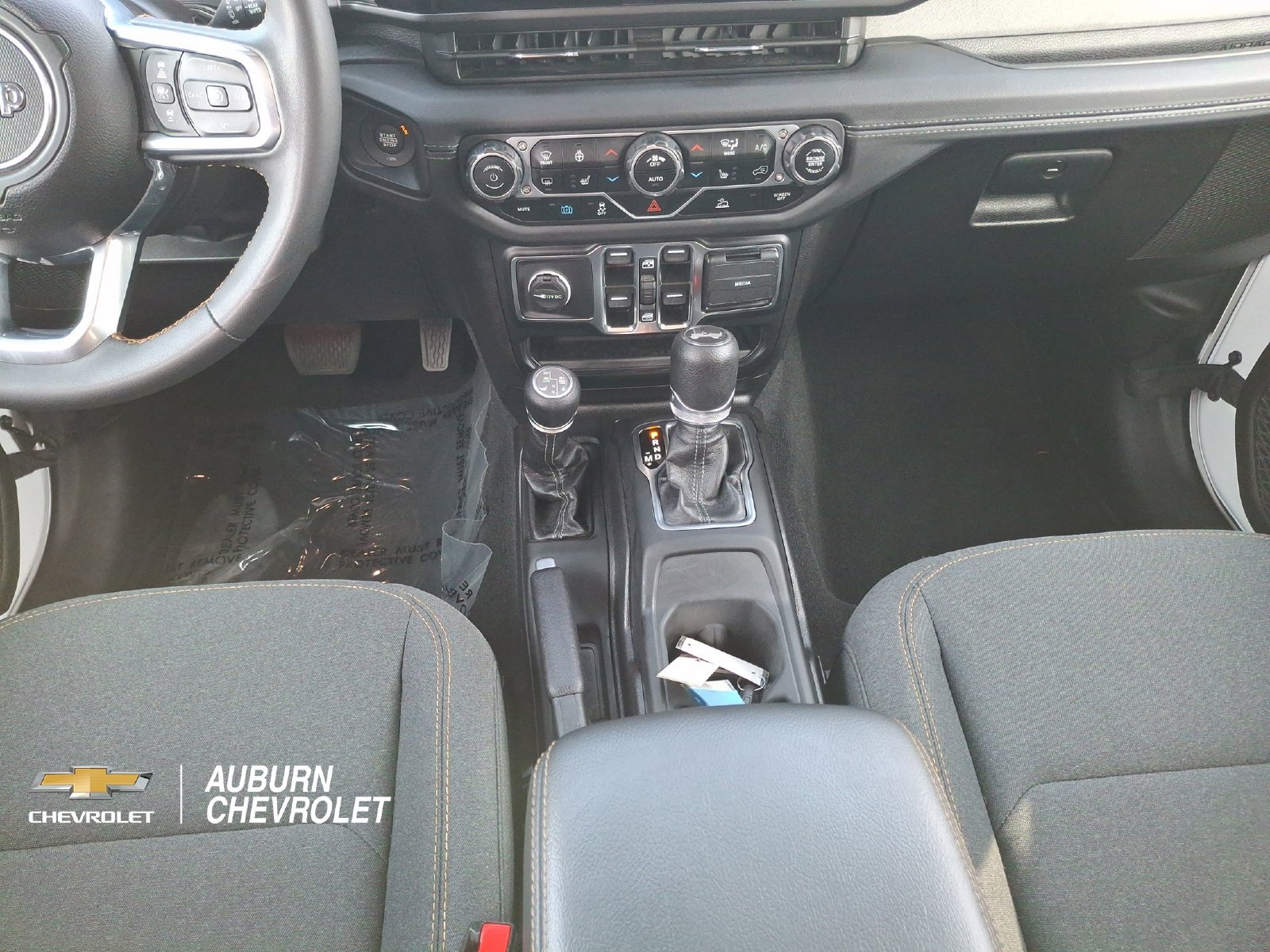 Used 2024 Jeep Wrangler Unlimited Sahara AWD/4WD image 12