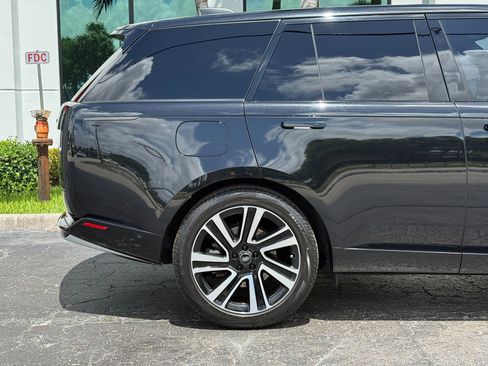 Used 2023 Land Rover Range Rover SE AWD/4WD image 4